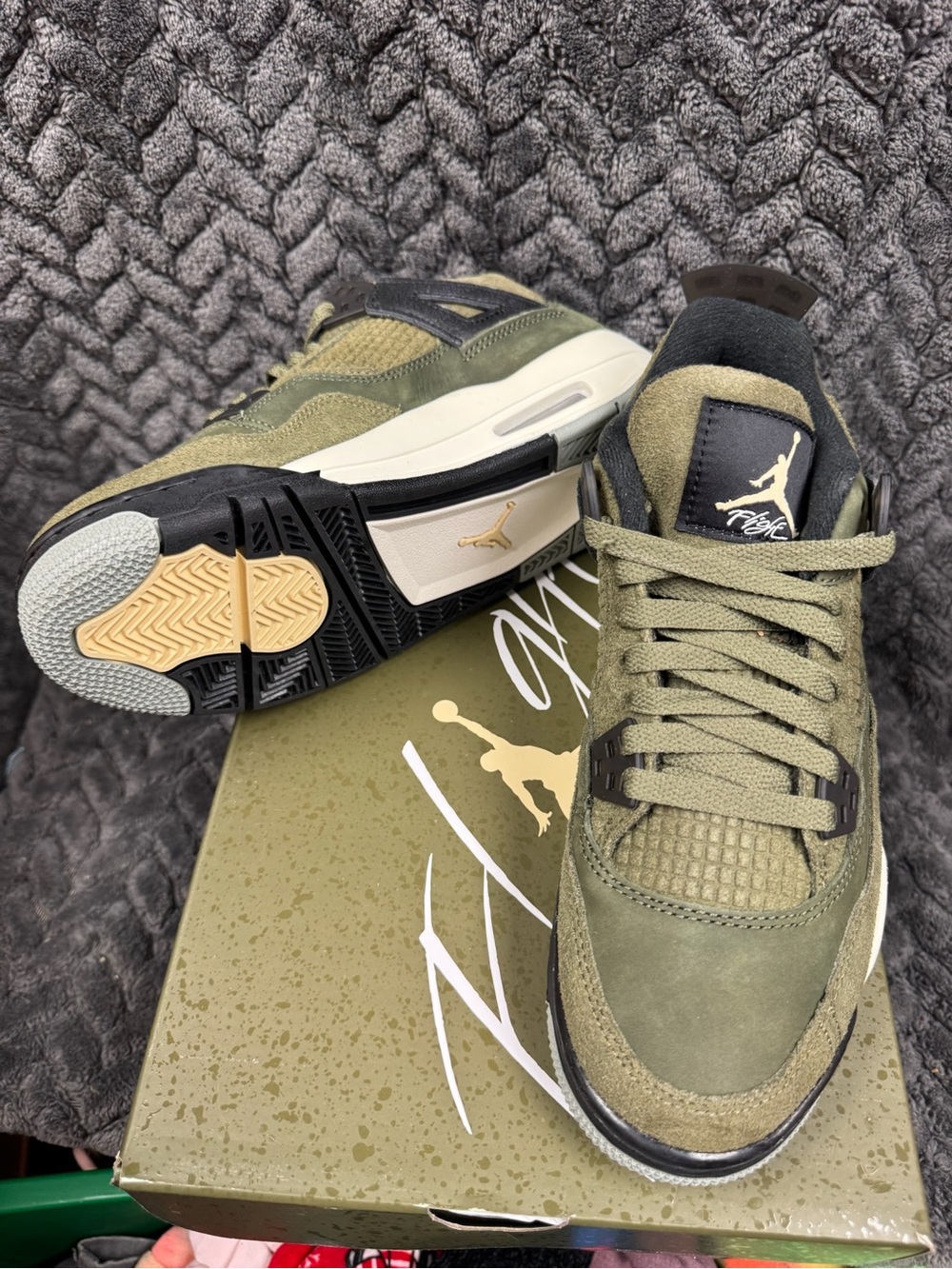 Air Jordan 4 RetroSE craft medium olive